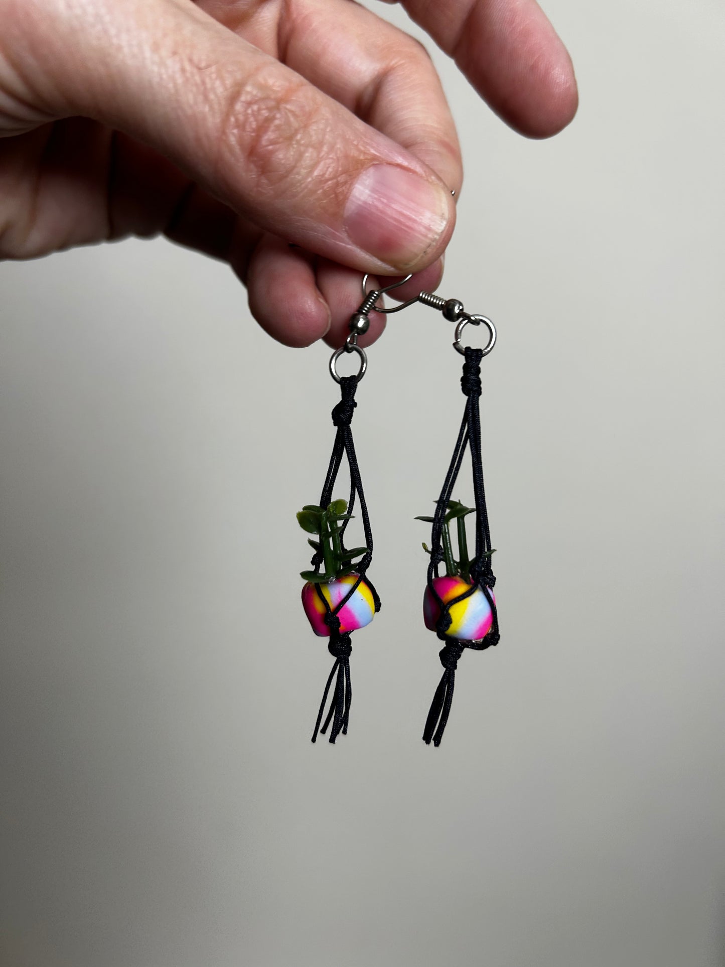 Macrame Hanger Earrings Black / Pink yellow swirl