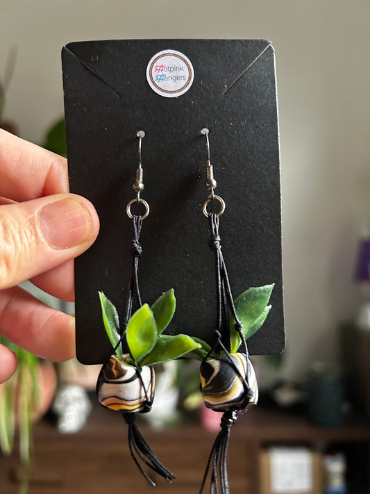 Macrame Hanger Earrings Black/ Swirl